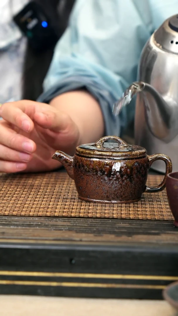 紫砂壶GFY44《小汉瓦》崖柏木柴烧