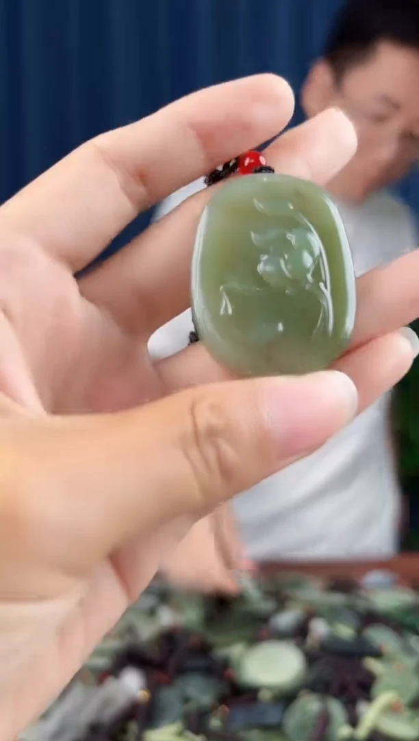 未镶嵌和田玉挂件拍一发一，