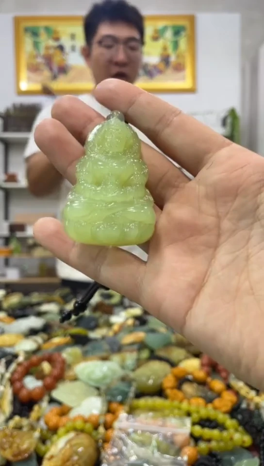 未镶嵌岫玉吊坠