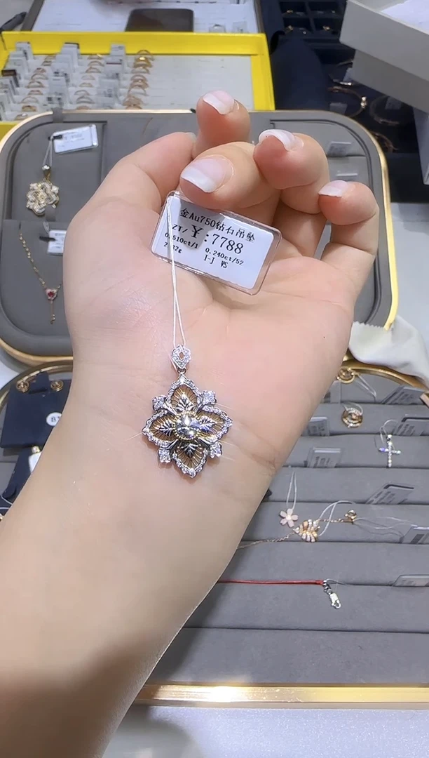 颈饰18K金镶嵌钻石6468