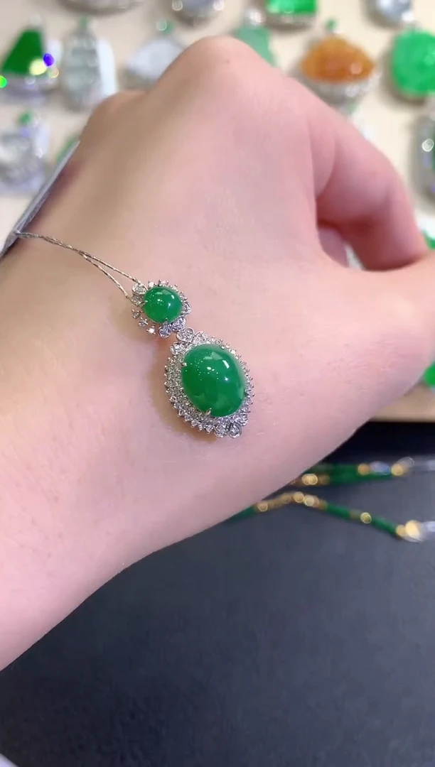 吊坠(不含链)18K金镶嵌翡翠秋日珠宝Q53