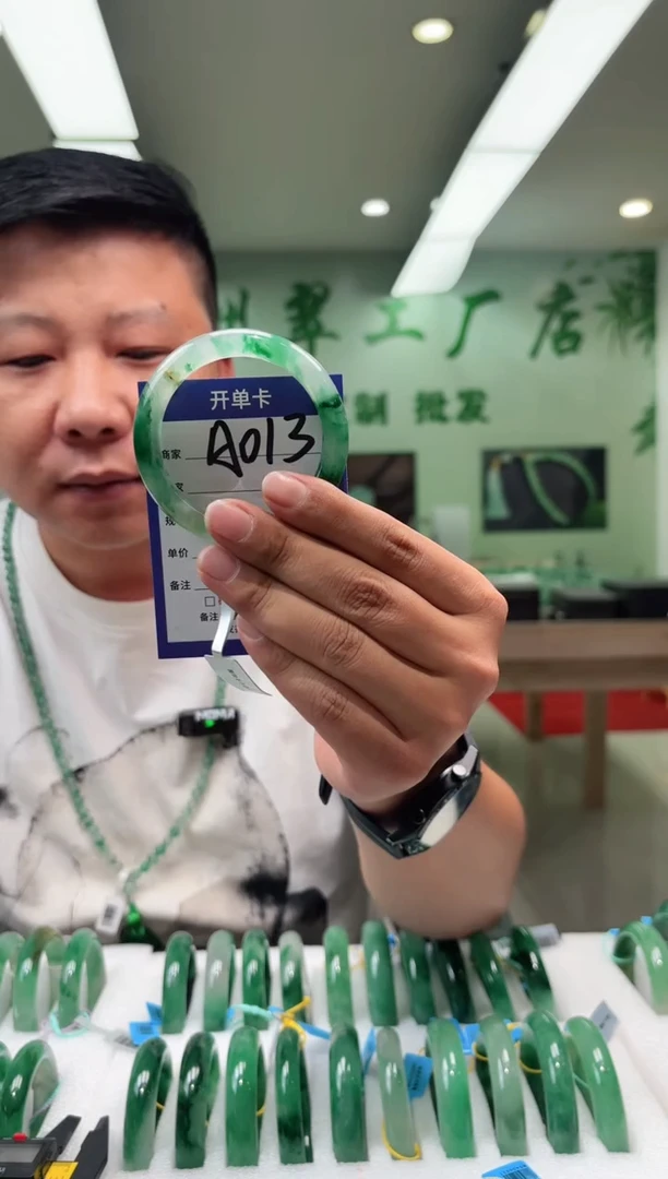 未镶嵌手镯石英质玉53+