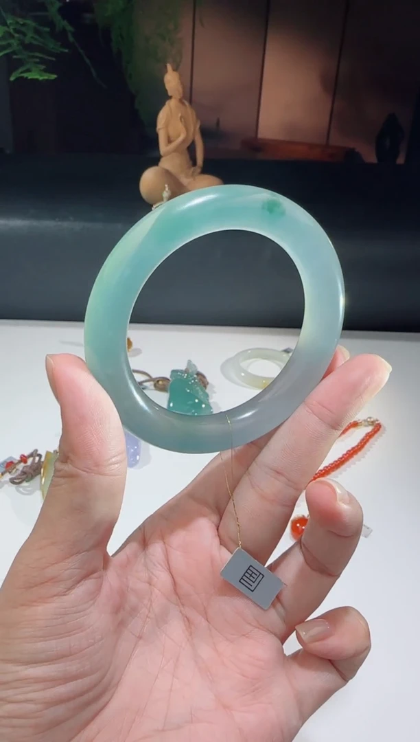 未镶嵌手镯翡翠洋