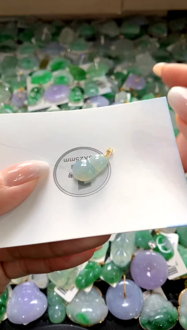 颈饰18K金镶嵌翡翠1111111111111111