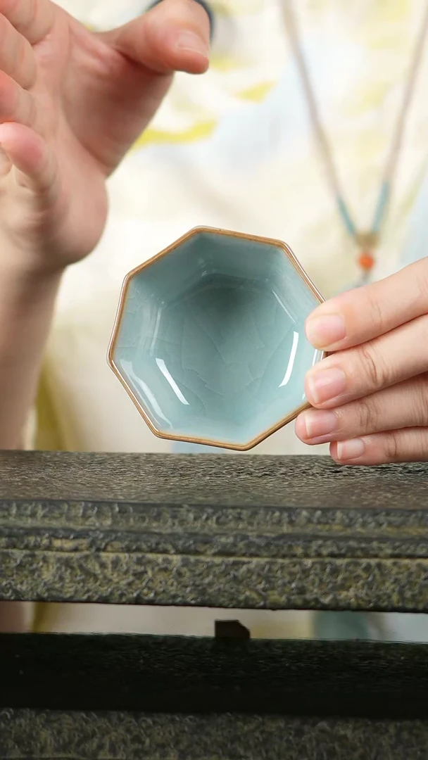 龙泉青瓷八方来财杯哥窑开片