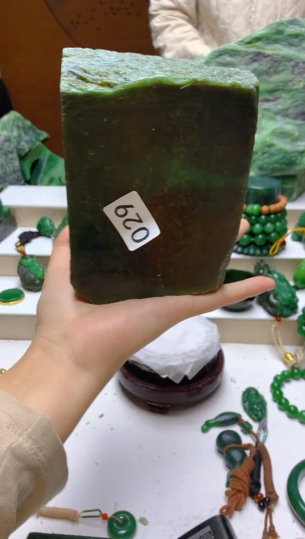 未镶嵌和田玉（碧玉）珠宝半成品1