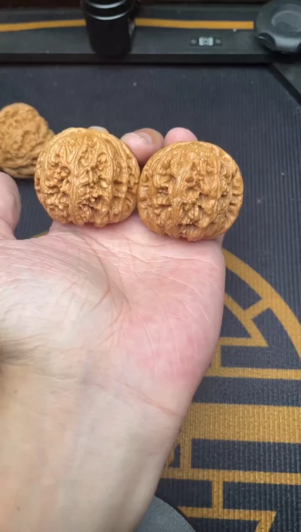 文玩核桃吊坠粗筋保43