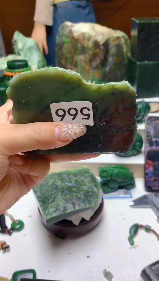 未镶嵌和田玉（碧玉）珠宝半成品0