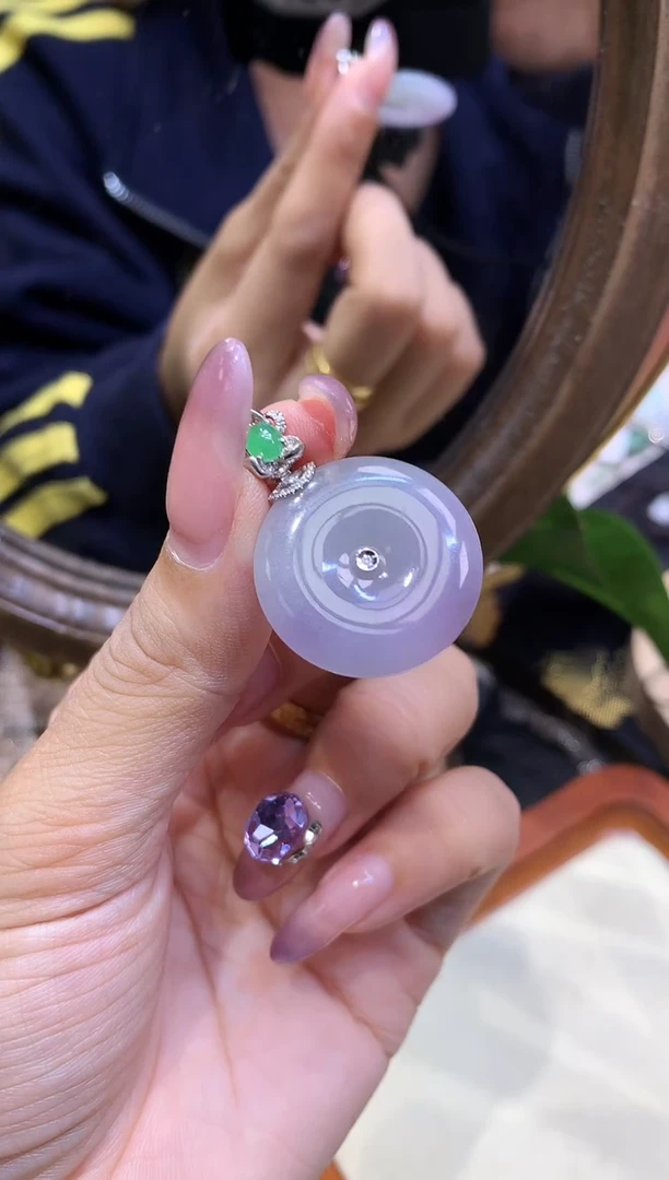 18K金镶嵌挂件翡翠扣子