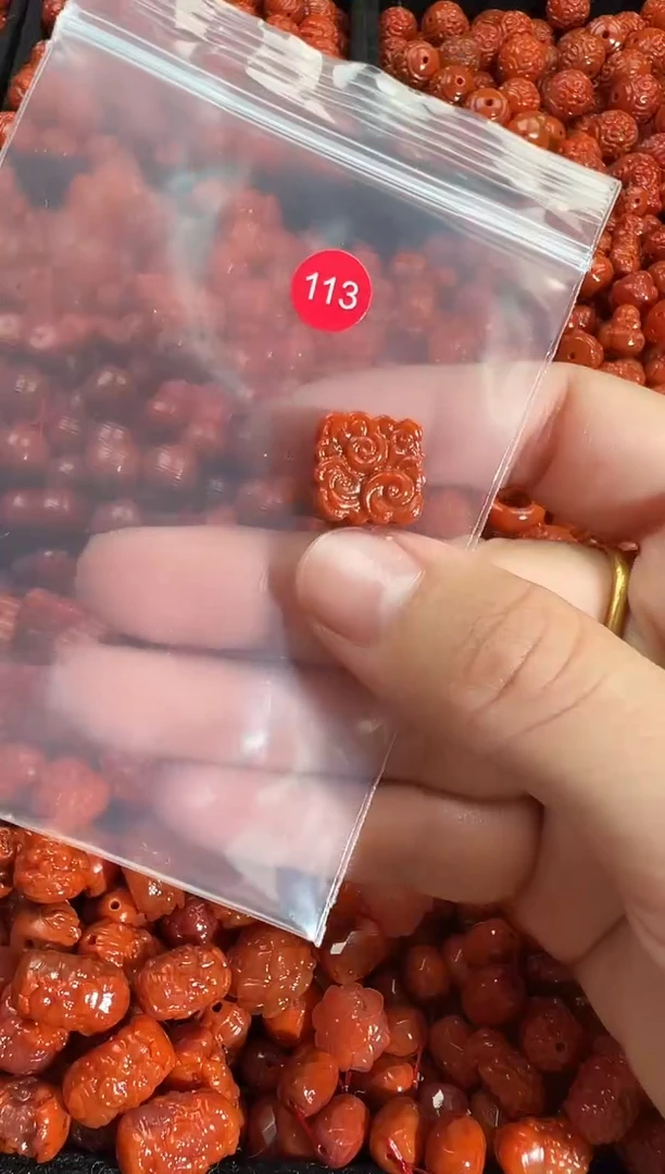 颈饰未镶嵌南红玛瑙1