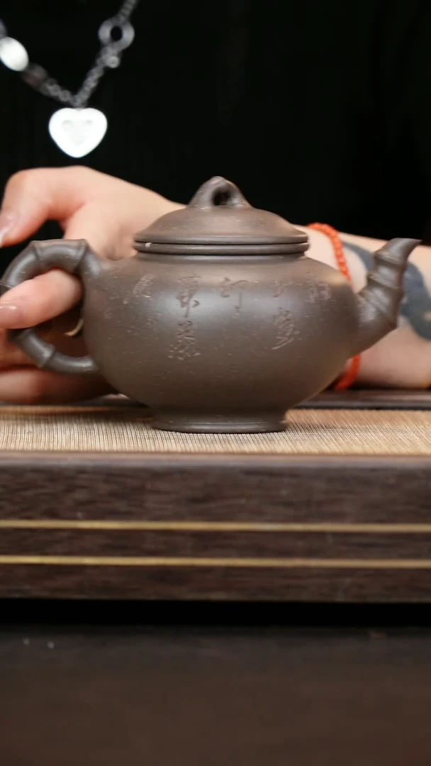 茶壶紫砂天青泥    竹节笑樱  刻绘款