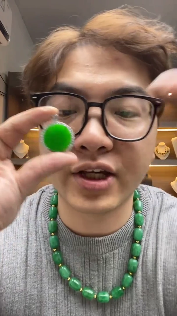 翡翠未镶嵌吊坠(赠链)高端时尚豪镶圆牌