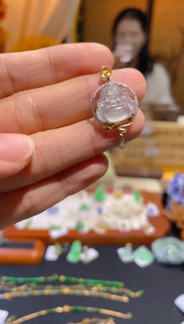翡翠18K金镶嵌颈饰佛公