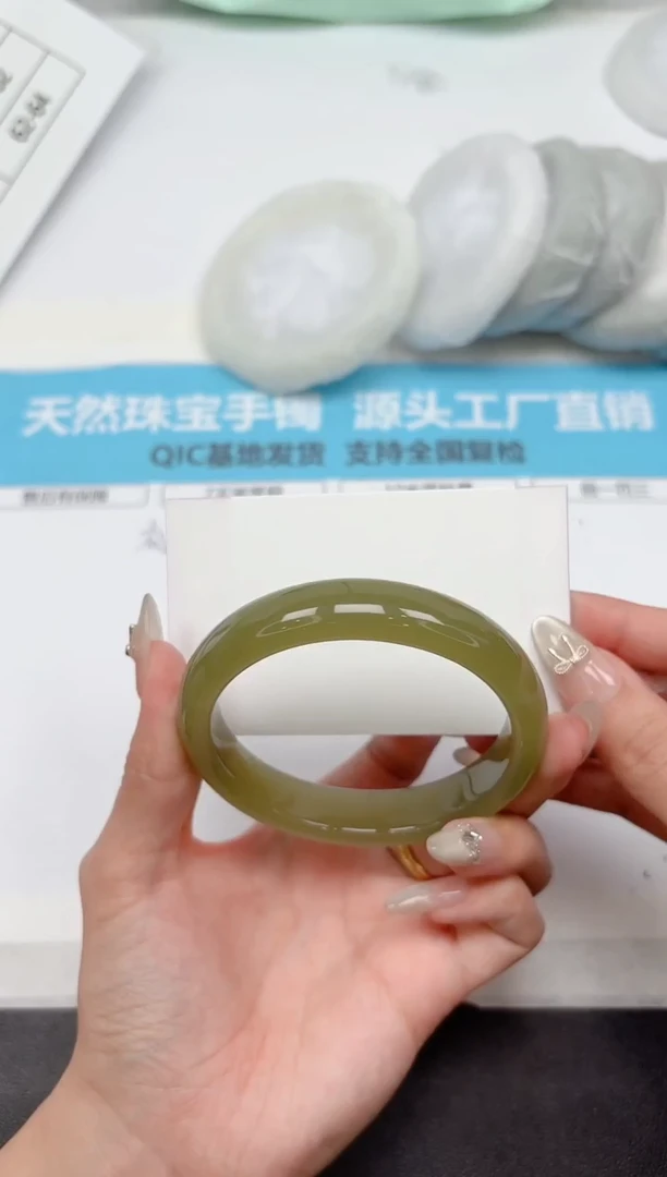 未镶嵌手镯石英质玉196-63.3