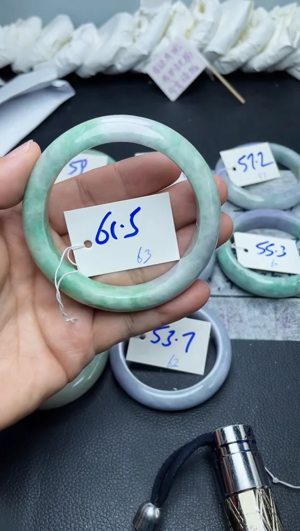 未镶嵌手镯翡翠63