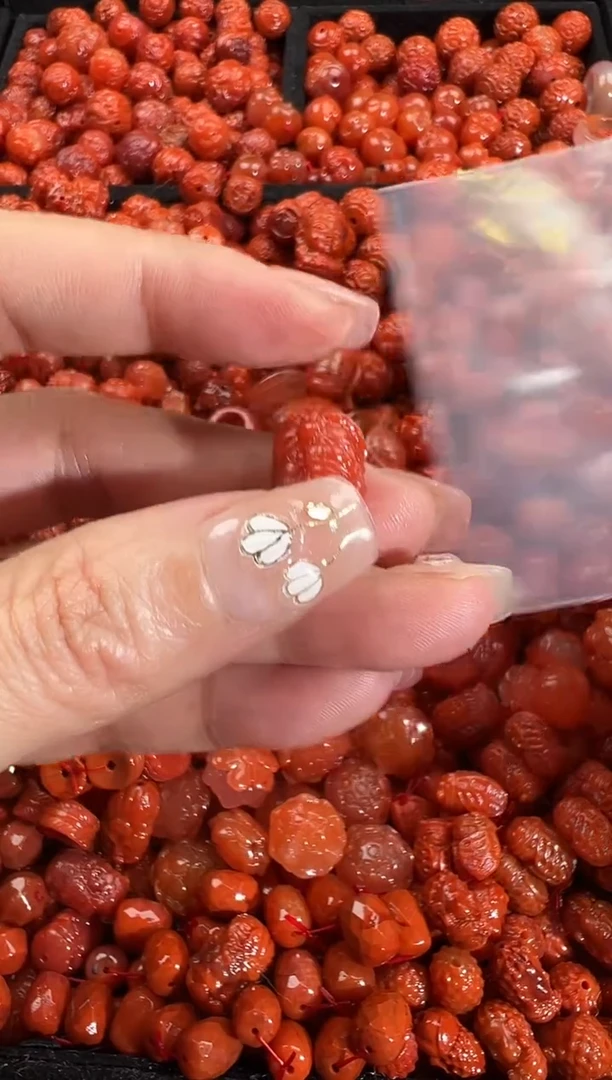 颈饰未镶嵌南红玛瑙1