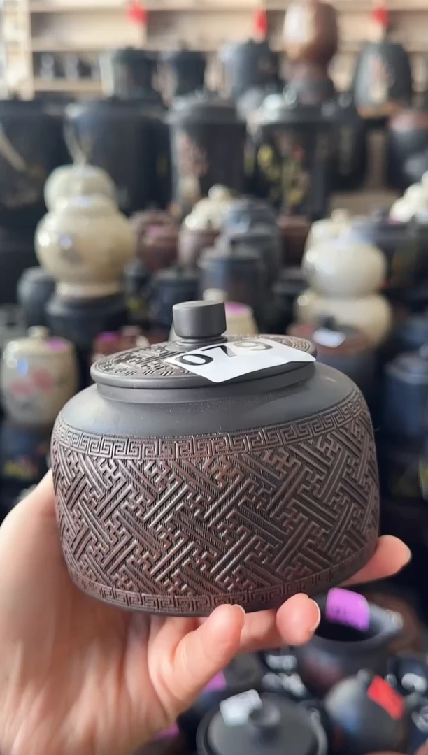 罐完品茶叶罐 满雕50克 窗花纹  079