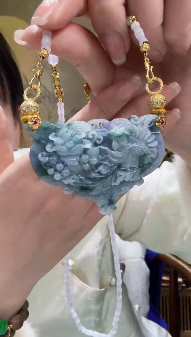 颈饰未镶嵌翡翠吊坠