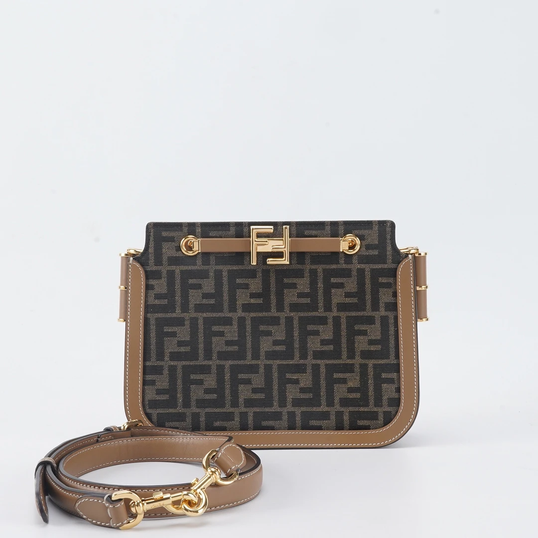 99新 FENDI/芬迪 【白菜】棕色牛皮帆布拼牛皮斜挎包/BGF602360001
