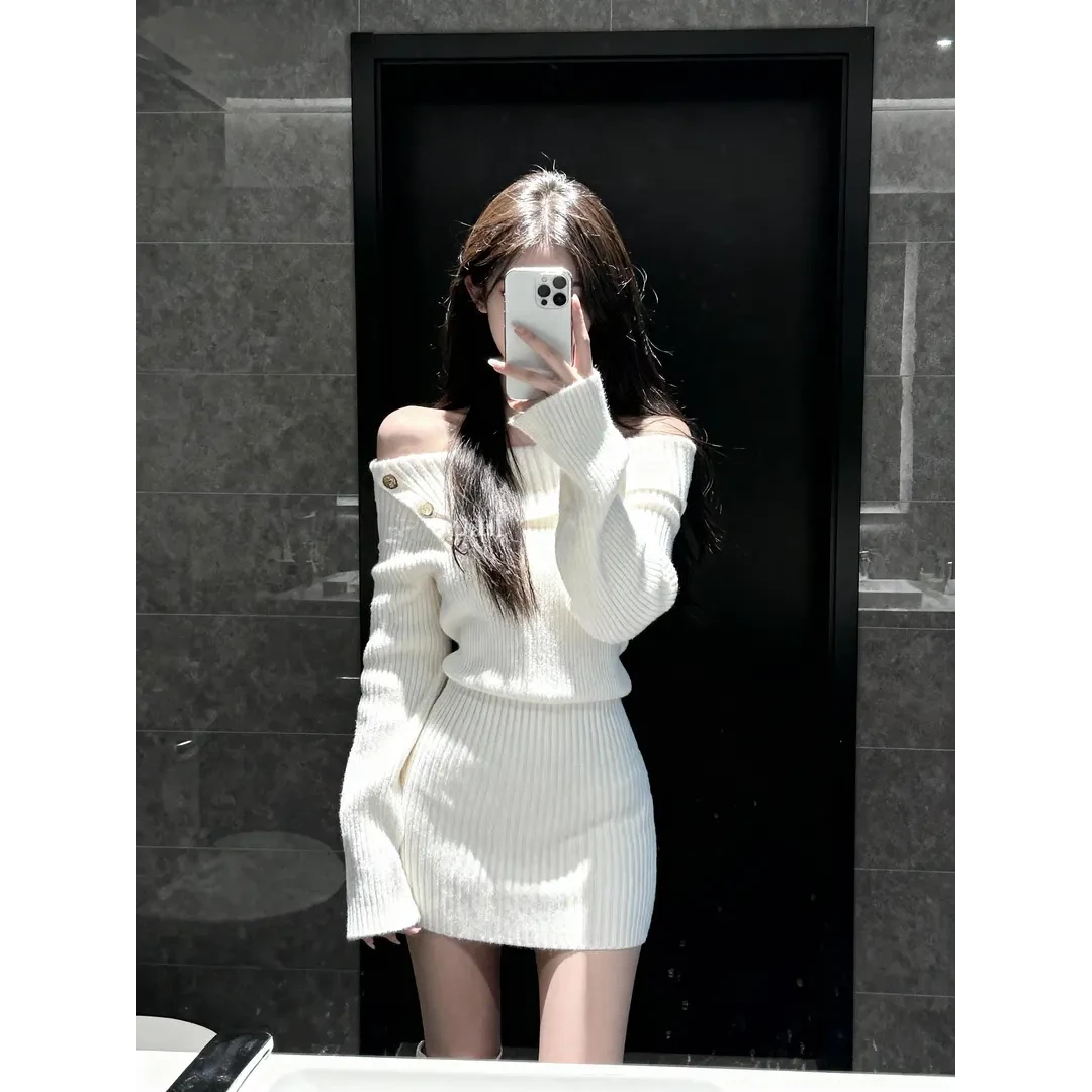 秋冬季纯欲辣妹一字肩翻领针织连衣裙女收腰修身显瘦包臀毛衣裙子