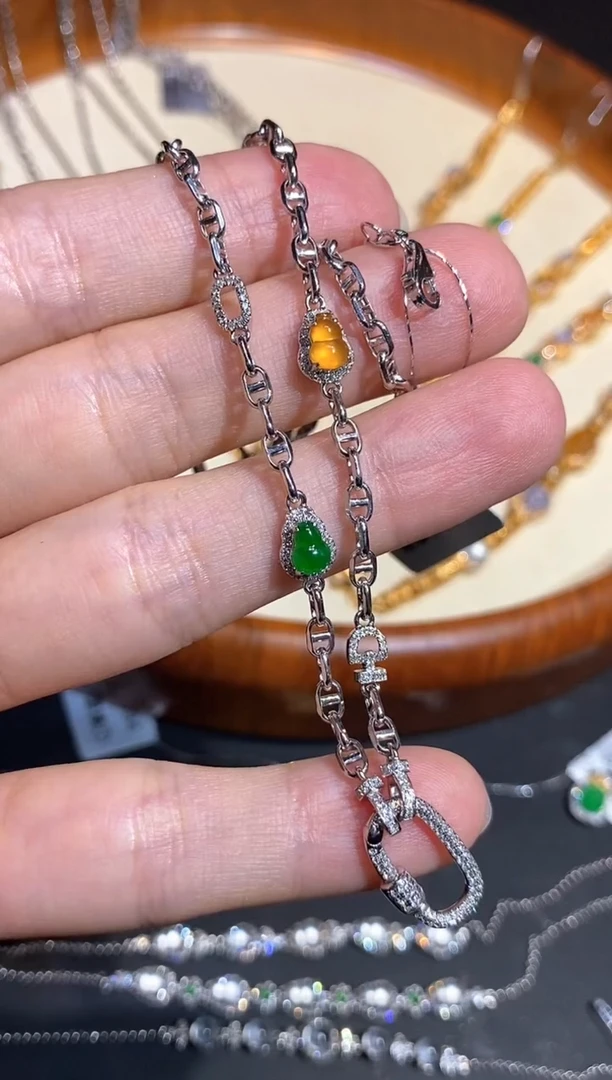 颈饰18K金镶嵌翡翠链子