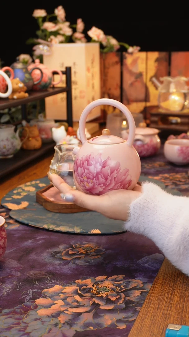 【闪购商品】粉汝牡丹提梁壶······