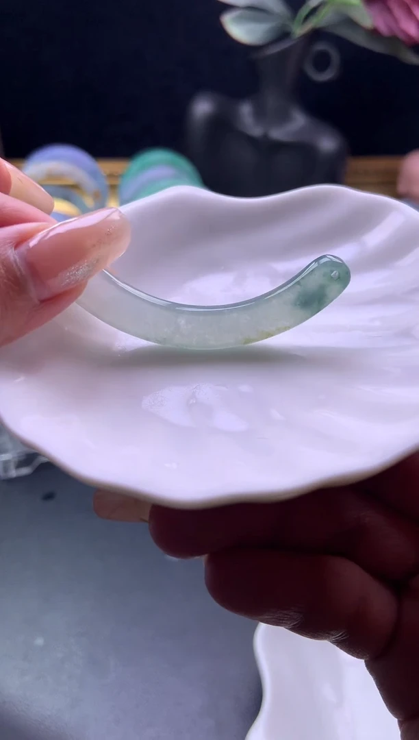 颈饰未镶嵌翡翠玉璜