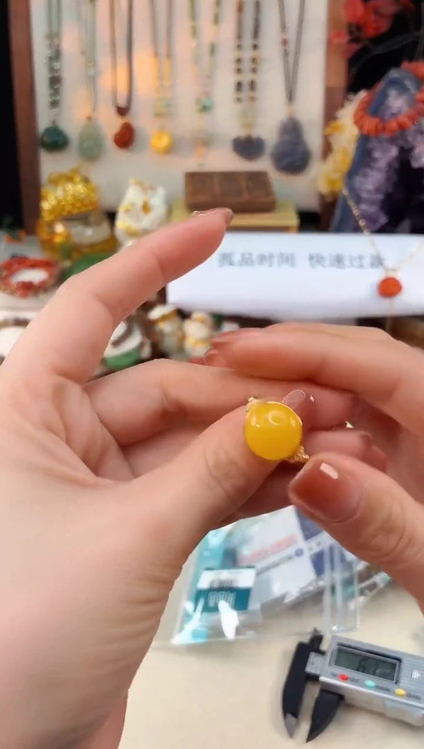 未镶嵌琥珀手饰@@I042J019667