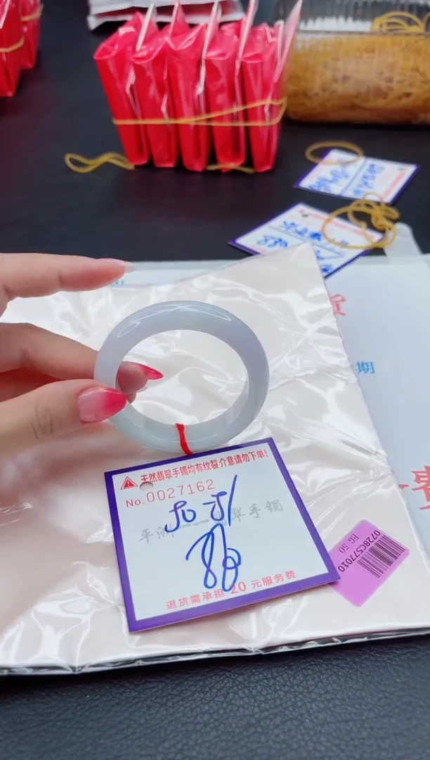 翡翠手镯未镶嵌1