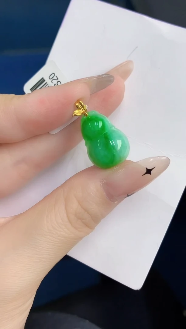 颈饰18K金镶嵌翡翠缅甸天然翡翠A货
