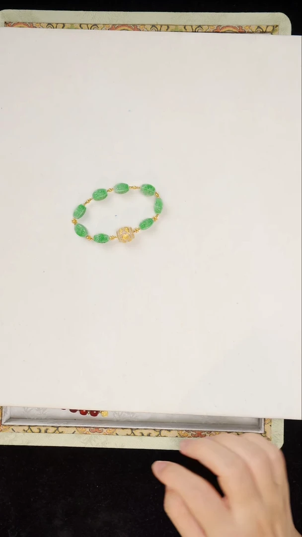 18K金镶嵌手串翡翠手串