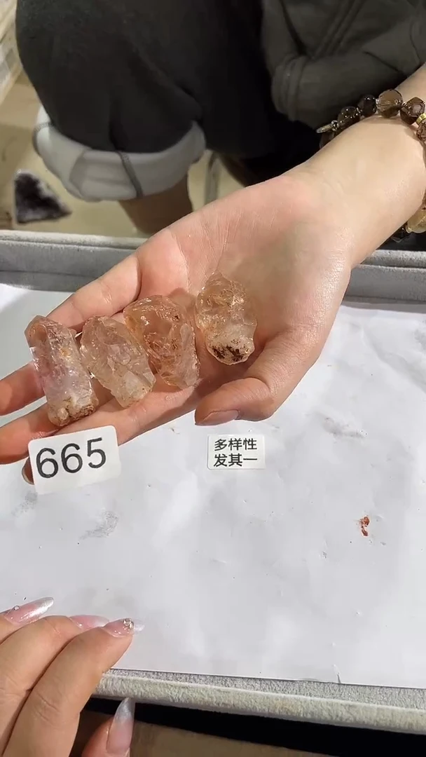 未镶嵌珠宝半成品水晶红泥骸骨-4个一起-665
