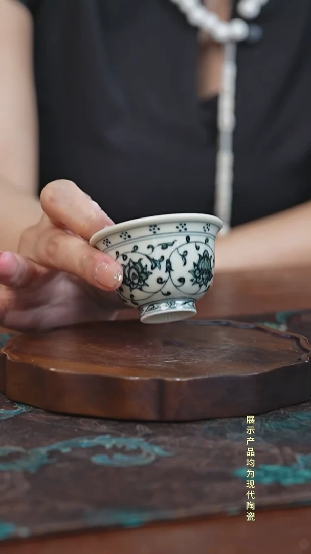 立勤堂墨青缠枝莲小压手