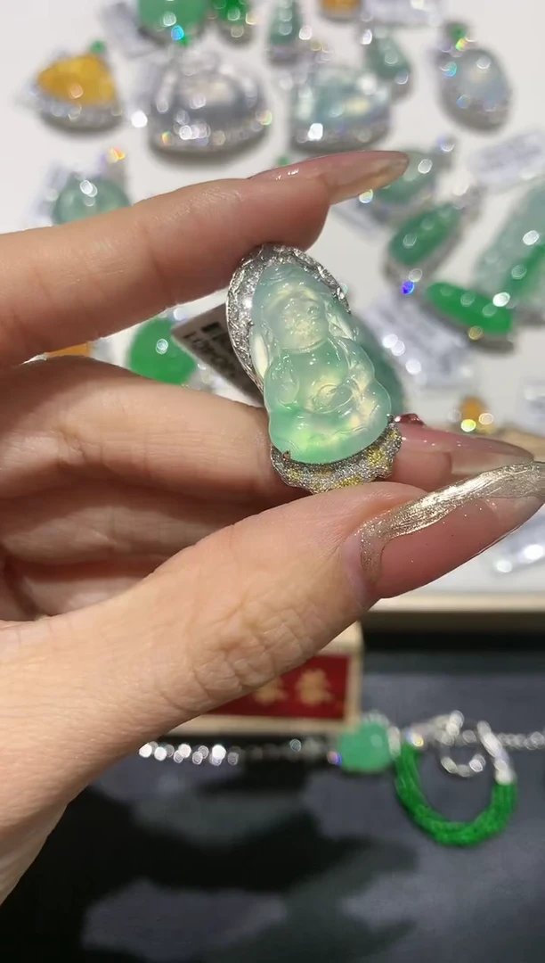 【闪购商品】翡翠吊坠(不含链)18K金镶嵌团购1