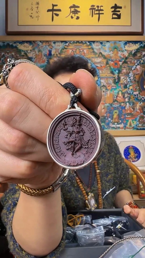 【闪购商品】装裱画莲师-与实务略有差异介意者勿拍