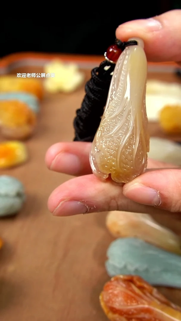 寿山石三彩高山挂坠