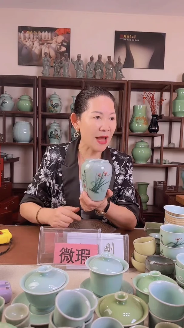 微瑕 哥窑 釉中彩 花瓶（兰花）