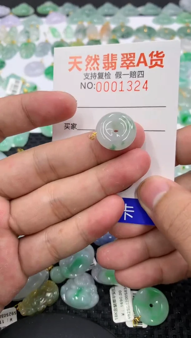 翡翠18K金镶嵌颈饰111111111111