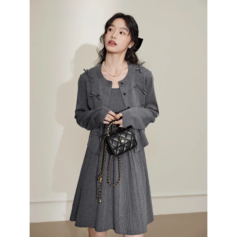 高级灰色背心连衣裙秋冬新款针织开衫套装韩系小香风气质毛衣穿搭
