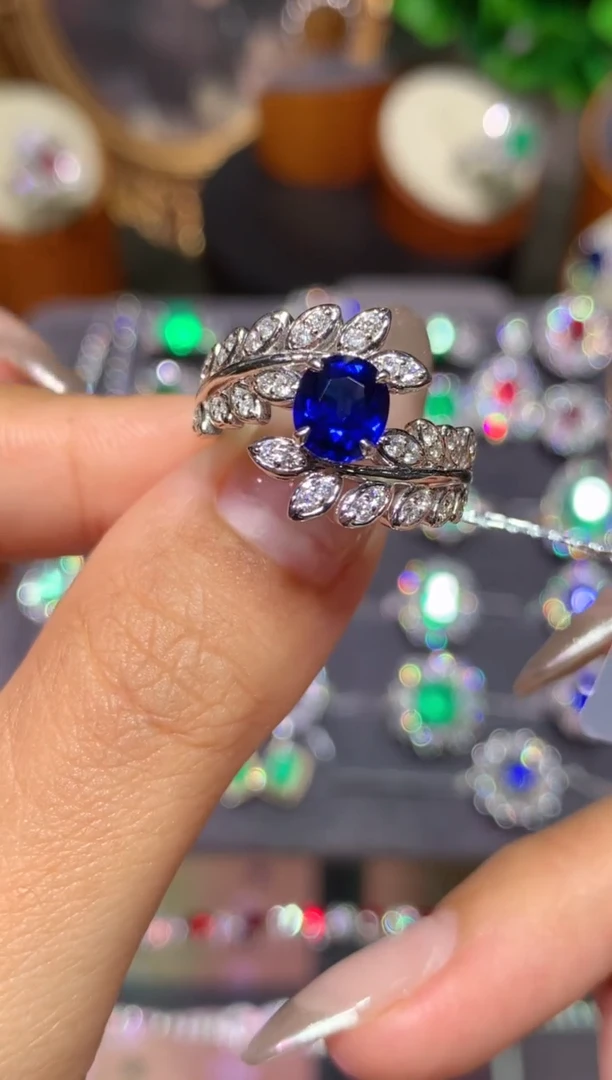 蓝宝石戒指18K金镶嵌1.3CT