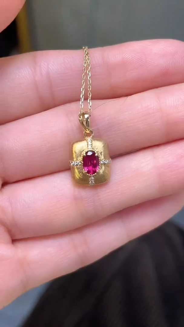 吊坠(不含链)18K金镶嵌红宝石主石：0.31ct