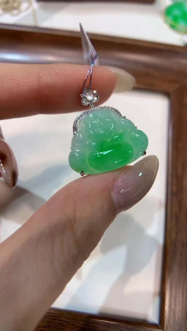 颈饰18K金镶嵌翡翠佛公