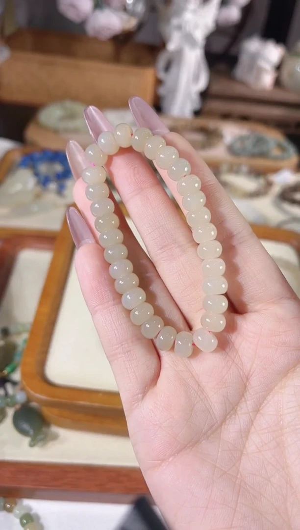 未镶嵌手链和田玉多样性发其一