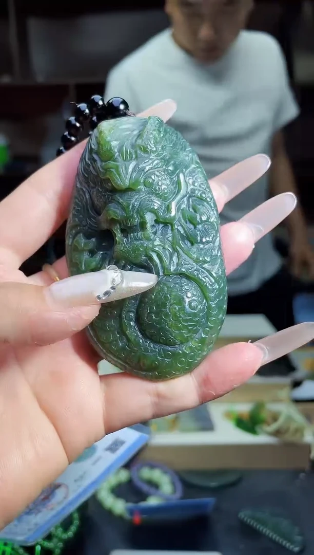 和田玉未镶嵌颈饰1