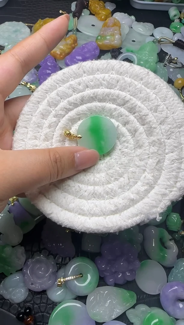 颈饰未镶嵌翡翠缅甸翡翠吊坠