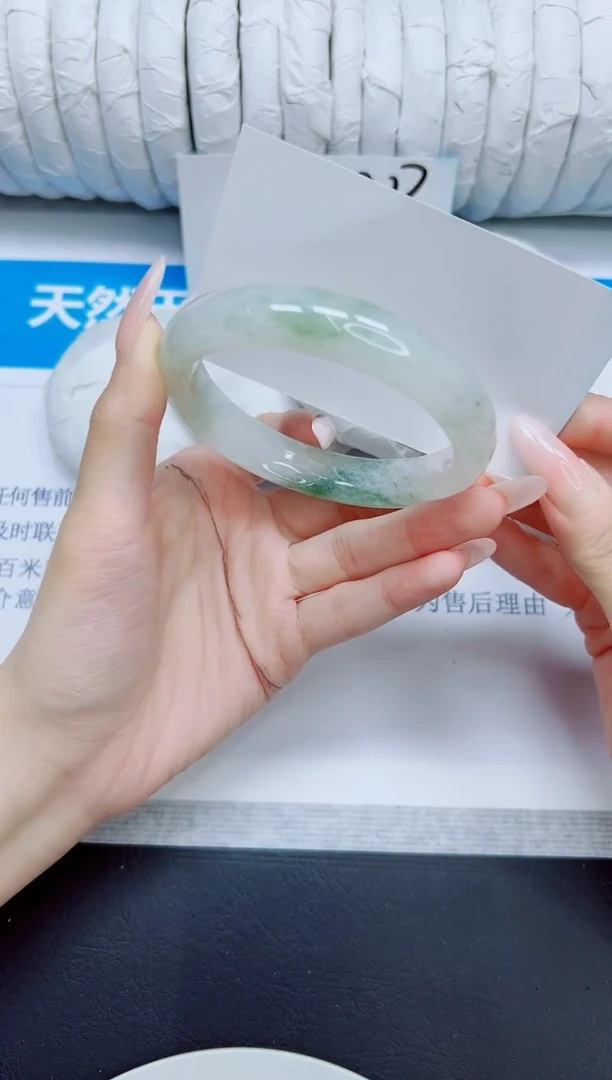 石英质玉手镯未镶嵌18/58.3