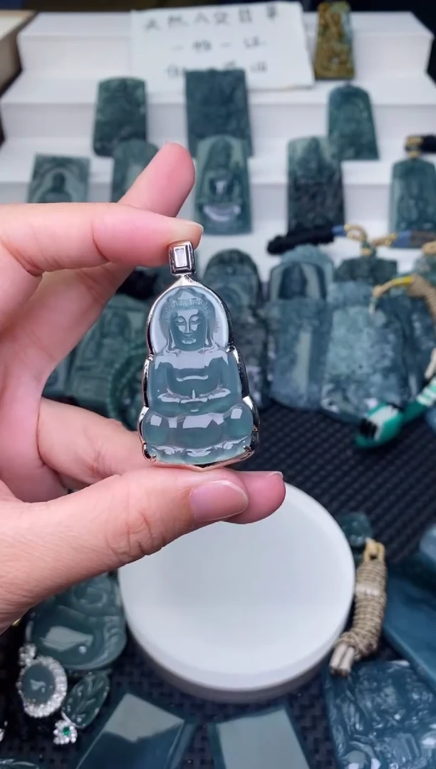 颈饰未镶嵌翡翠