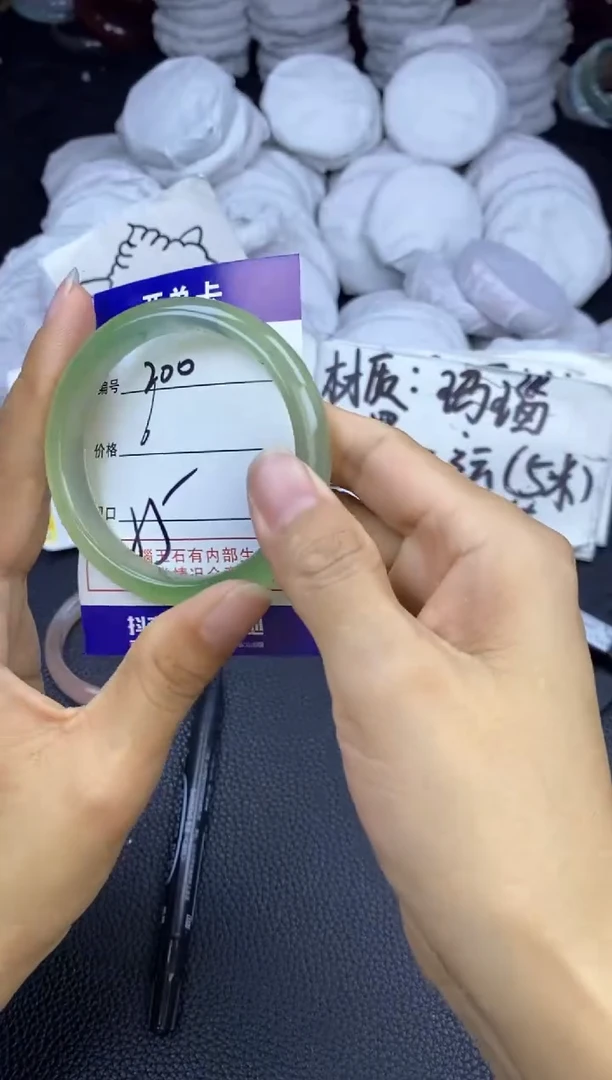 玛瑙/玉髓手镯未镶嵌200