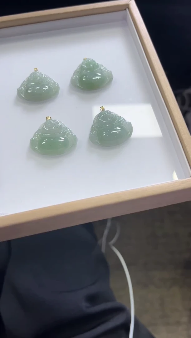 颈饰18K金镶嵌翡翠T76 /多样性发一件/