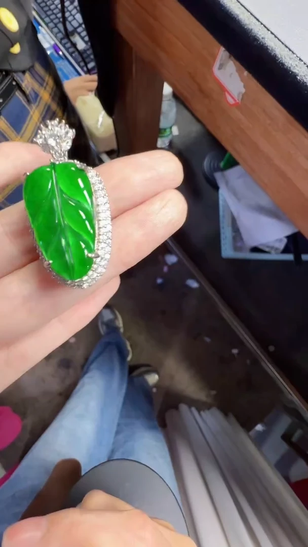 未镶嵌定制翡翠翡翠A货有轻微色差属于正常现象，叶子多样性发货1